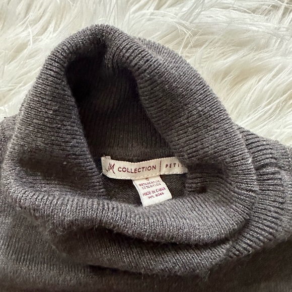 JM Collection Turtleneck - Picture 2 of 4